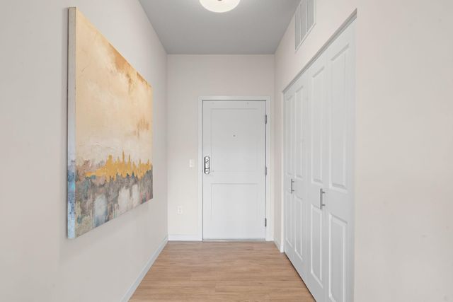 1875 E Shore Drive 302, Maplewood, MN 55109