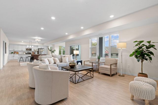 1875 E Shore Drive 302, Maplewood, MN 55109