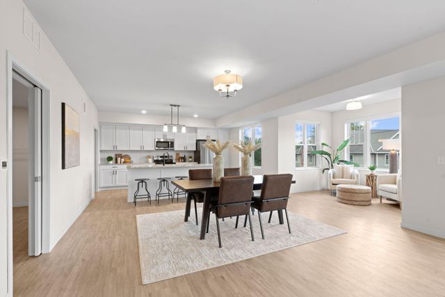 1875 E Shore Drive 302, Maplewood, MN 55109