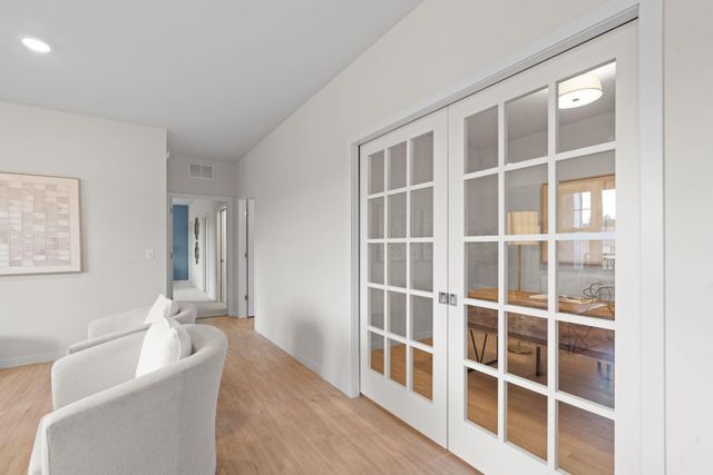 1875 E Shore Drive 302, Maplewood, MN 55109