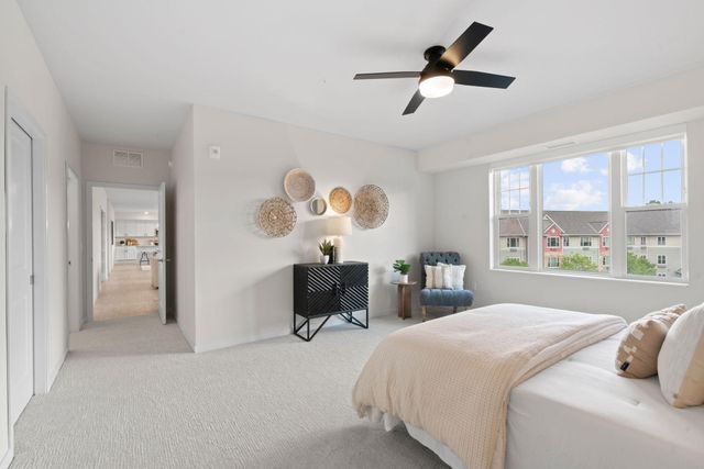 1875 E Shore Drive 302, Maplewood, MN 55109