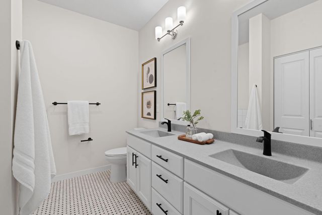 1875 E Shore Drive 302, Maplewood, MN 55109