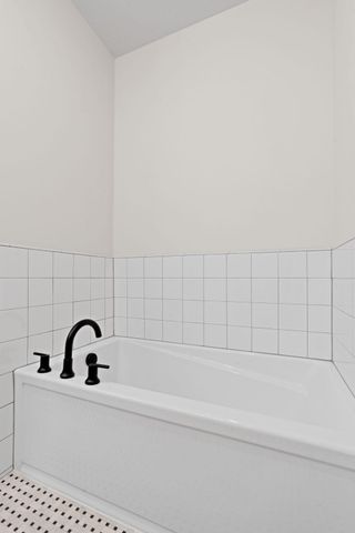 1875 E Shore Drive 302, Maplewood, MN 55109