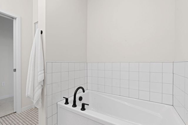 1875 E Shore Drive 302, Maplewood, MN 55109