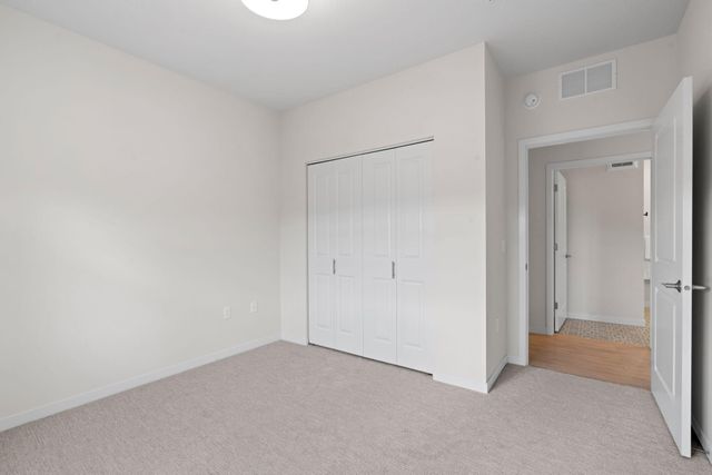 1875 E Shore Drive 302, Maplewood, MN 55109