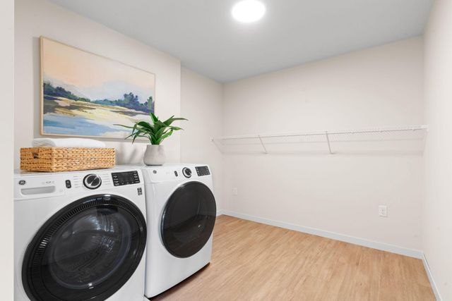 1875 E Shore Drive 302, Maplewood, MN 55109