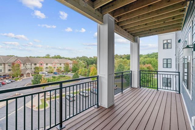 1875 E Shore Drive 302, Maplewood, MN 55109