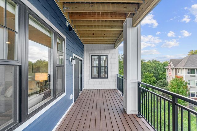 1875 E Shore Drive 302, Maplewood, MN 55109