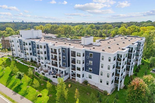 1875 E Shore Drive 302, Maplewood, MN 55109