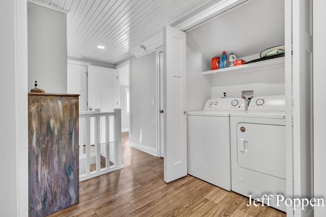 22 Edwards Avenue, Grand Haven, MI 49417