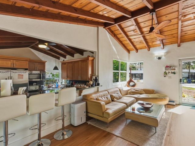 357 NE 117th St, Miami, FL 33161