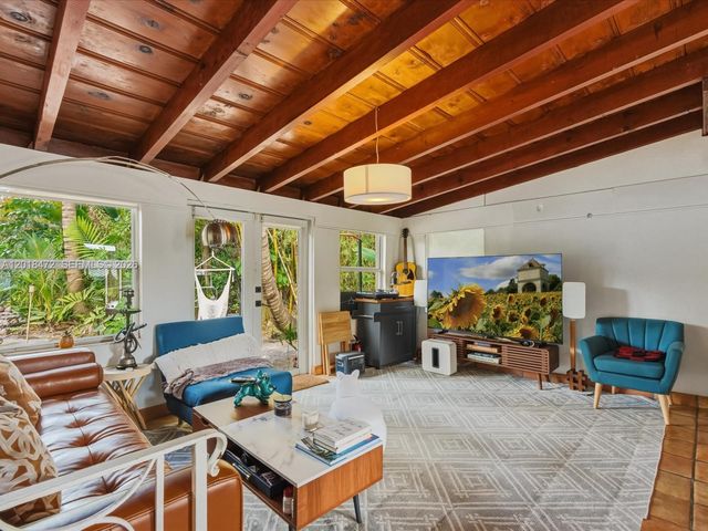 357 NE 117th St, Miami, FL 33161