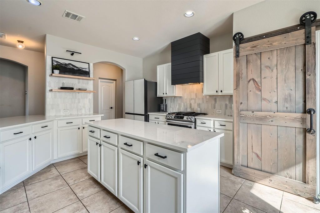 811 Clear Springs HOLW, Buda, TX 78610