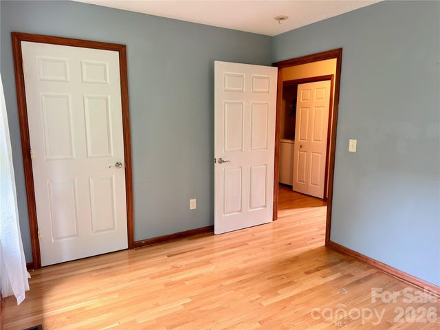 5 Springmill Drive, Asheville, NC 28806