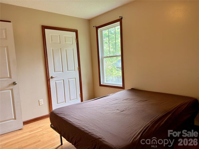 5 Springmill Drive, Asheville, NC 28806