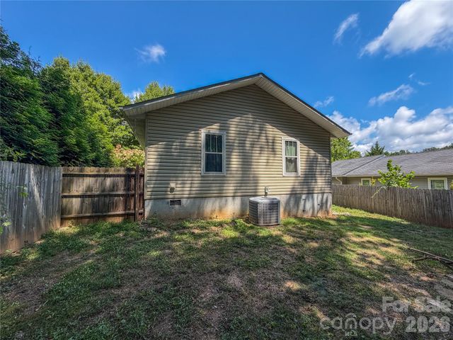 5 Springmill Drive, Asheville, NC 28806