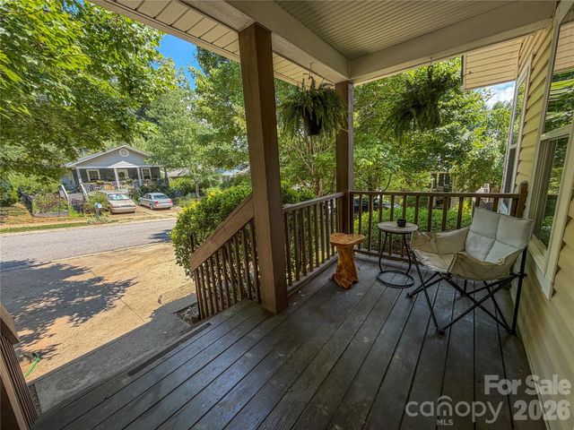 5 Springmill Drive, Asheville, NC 28806
