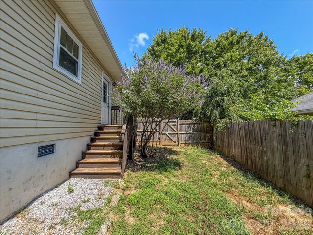 5 Springmill Drive, Asheville, NC 28806
