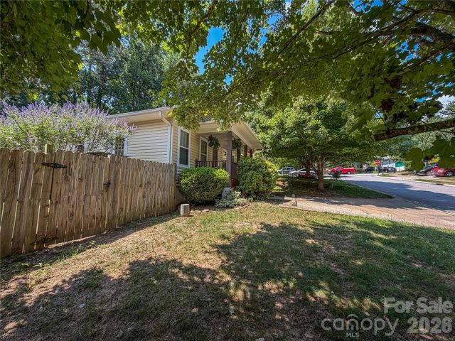 5 Springmill Drive, Asheville, NC 28806