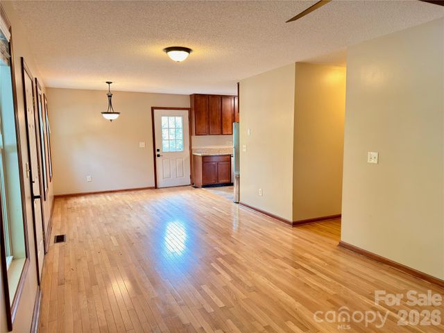 5 Springmill Drive, Asheville, NC 28806