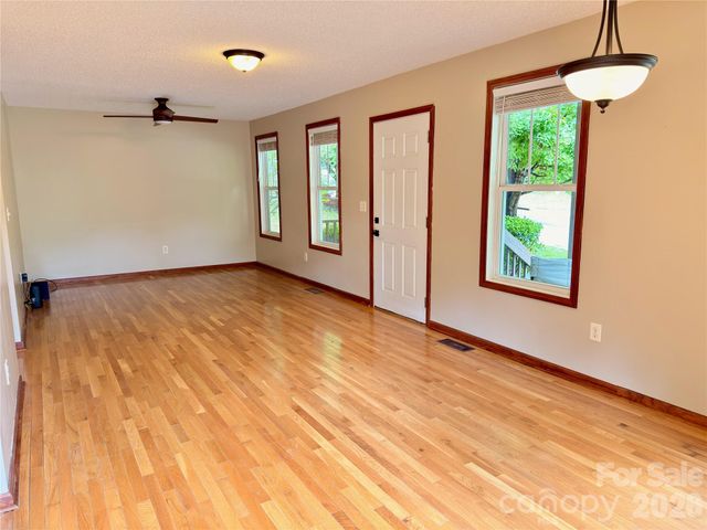 5 Springmill Drive, Asheville, NC 28806