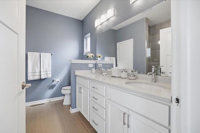 W136N6171 Weyer Farm DRIVE, Menomonee Falls, WI 53051