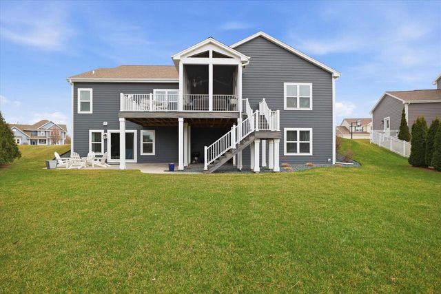 W136N6171 Weyer Farm DRIVE, Menomonee Falls, WI 53051