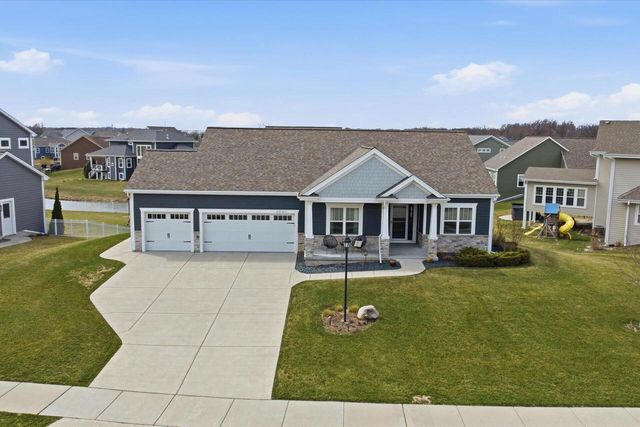 W136N6171 Weyer Farm DRIVE, Menomonee Falls, WI 53051