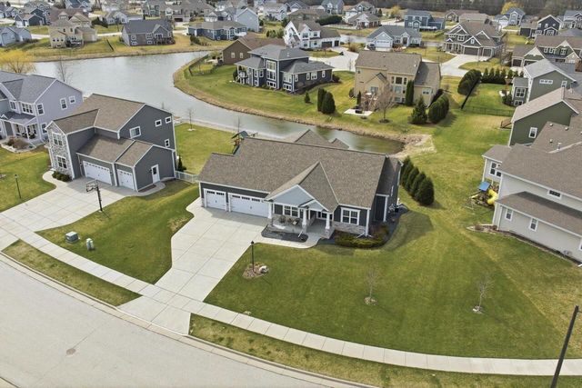 W136N6171 Weyer Farm DRIVE, Menomonee Falls, WI 53051