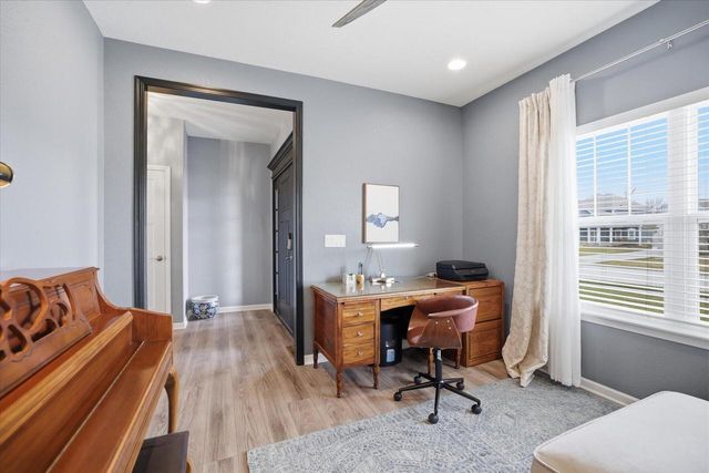 W136N6171 Weyer Farm DRIVE, Menomonee Falls, WI 53051