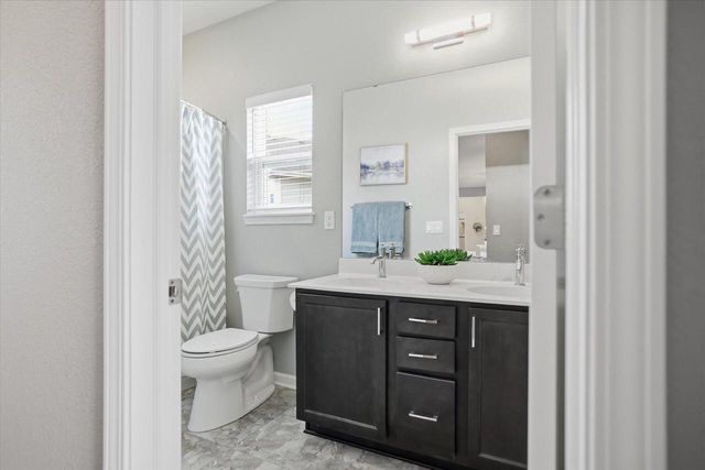 W136N6171 Weyer Farm DRIVE, Menomonee Falls, WI 53051