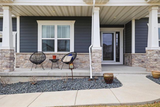 W136N6171 Weyer Farm DRIVE, Menomonee Falls, WI 53051
