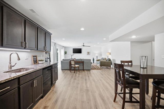 W136N6171 Weyer Farm DRIVE, Menomonee Falls, WI 53051