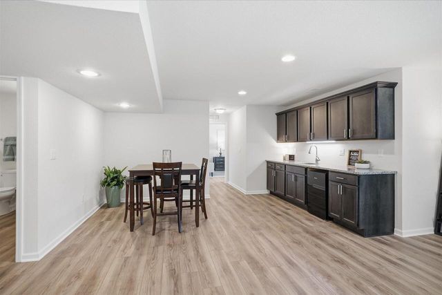 W136N6171 Weyer Farm DRIVE, Menomonee Falls, WI 53051