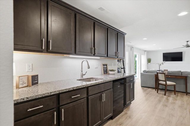 W136N6171 Weyer Farm DRIVE, Menomonee Falls, WI 53051