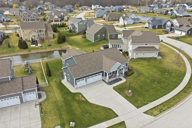 W136N6171 Weyer Farm DRIVE, Menomonee Falls, WI 53051