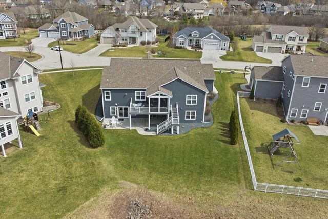 W136N6171 Weyer Farm DRIVE, Menomonee Falls, WI 53051