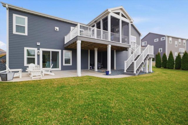 W136N6171 Weyer Farm DRIVE, Menomonee Falls, WI 53051