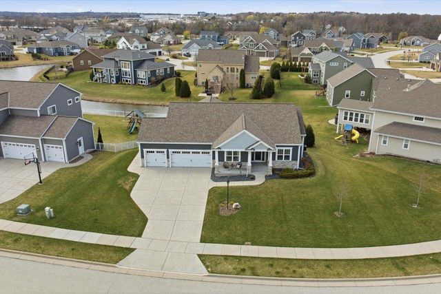 W136N6171 Weyer Farm DRIVE, Menomonee Falls, WI 53051