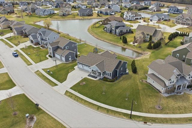 W136N6171 Weyer Farm DRIVE, Menomonee Falls, WI 53051