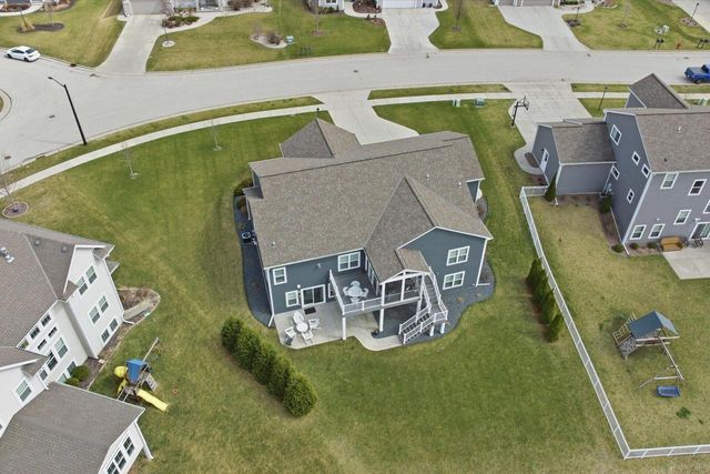 W136N6171 Weyer Farm DRIVE, Menomonee Falls, WI 53051
