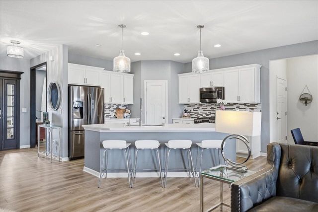 W136N6171 Weyer Farm DRIVE, Menomonee Falls, WI 53051