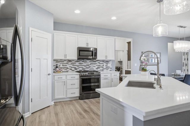 W136N6171 Weyer Farm DRIVE, Menomonee Falls, WI 53051