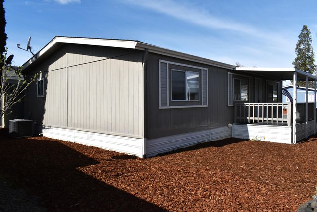 456 Whispering Willow Drive, Grants Pass, OR 97527