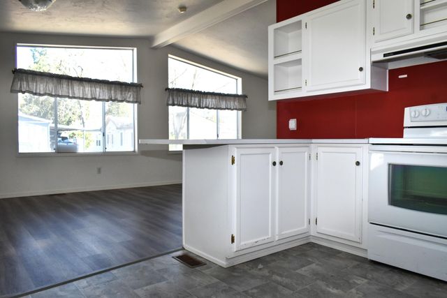 456 Whispering Willow Drive, Grants Pass, OR 97527