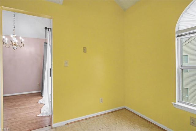 514 Thorncliff Dr Apt 202, Newport News, VA 23608