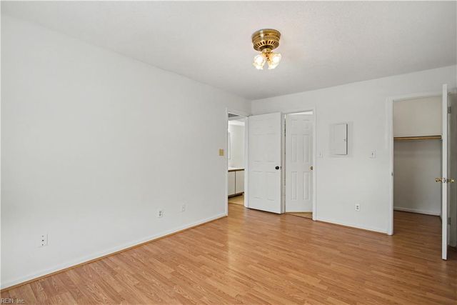 514 Thorncliff Dr Apt 202, Newport News, VA 23608