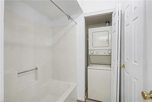 514 Thorncliff Dr Apt 202, Newport News, VA 23608