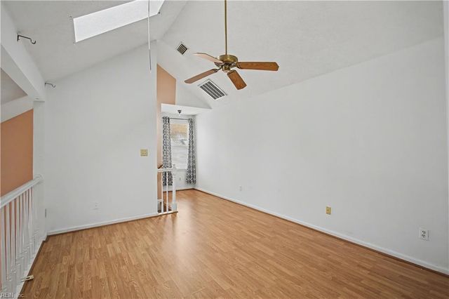 514 Thorncliff Dr Apt 202, Newport News, VA 23608