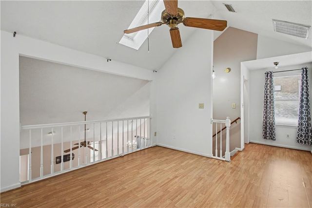 514 Thorncliff Dr Apt 202, Newport News, VA 23608